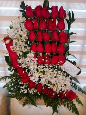 Arreglo por 36 rosas y astromelias R170