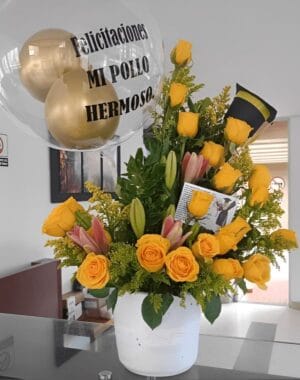 Ramo de Flores para Grado en Funza R167 - Floristería en Funza Te Mando Flores.